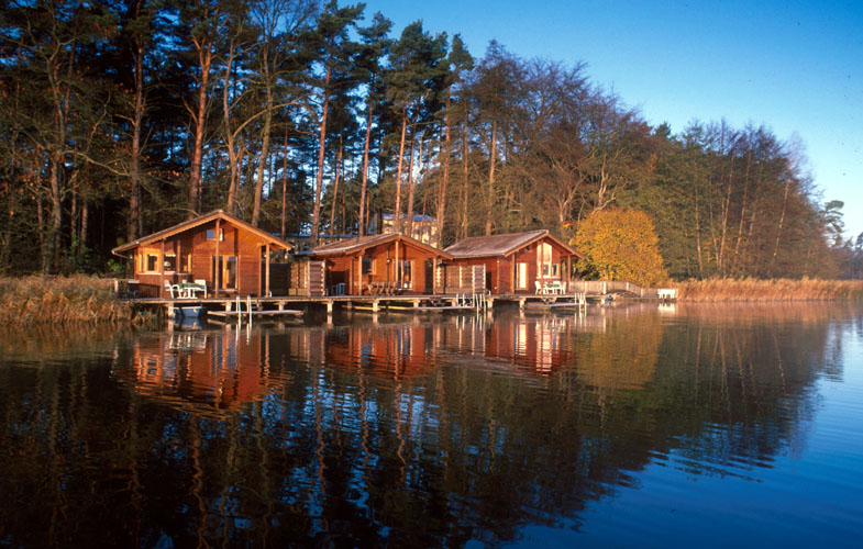 Sauna und Wasserbungalow